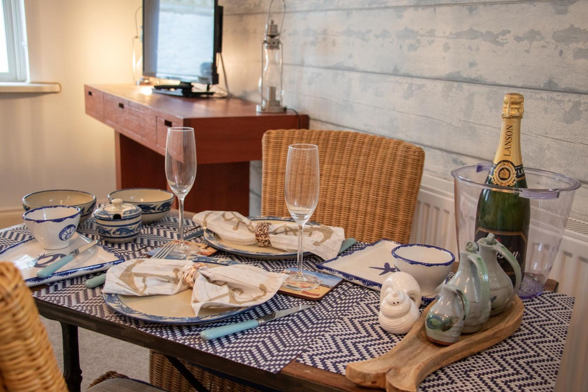 The Beach House Holiday Apartments Істборн Екстер'єр фото